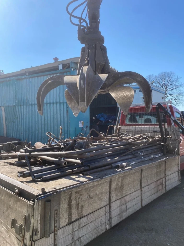 Schrottabholung Düsseldorf Professioneller Schrottabholservice in Düsseldorf: Kostenlose Abholung von Altmetallen wie Kupfer, Messing und Aluminium – umweltfreundliche Entsorgung und faire Vergütung