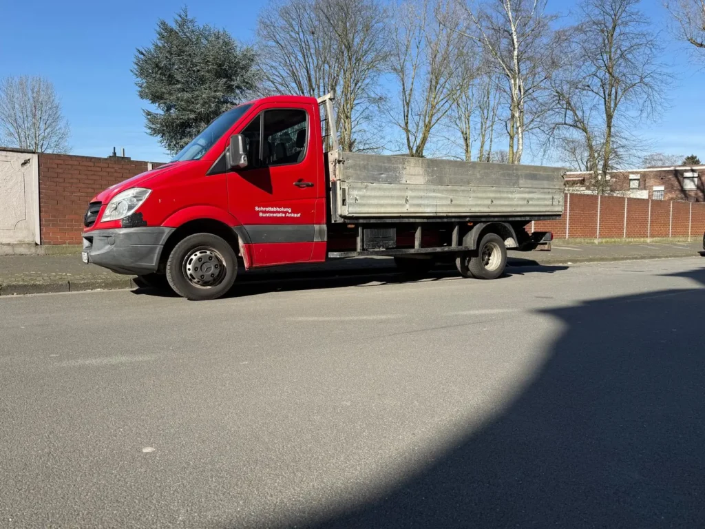 Schrottabholung Düsseldorf Professioneller Schrottabholservice in Düsseldorf: Kostenlose Abholung von Altmetallen wie Kupfer, Messing und Aluminium – umweltfreundliche Entsorgung und faire Vergütung