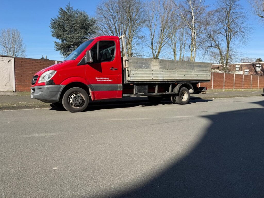 Schrottabholung Düsseldorf Professioneller Schrottabholservice in Düsseldorf: Kostenlose Abholung von Altmetallen wie Kupfer, Messing und Aluminium – umweltfreundliche Entsorgung und faire Vergütung